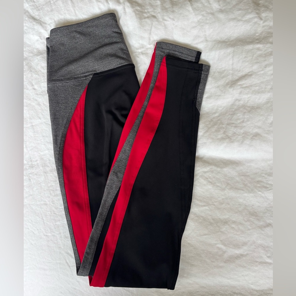 LULULEMON Legging w/Red/Grey Contour Detailing, Size 4, Like New Condition